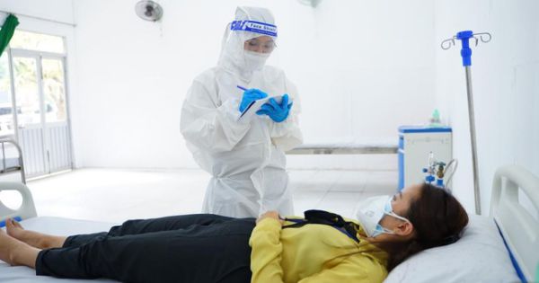 TP HCM: Hàng nghìn sinh viên đến trường học trực tiếp