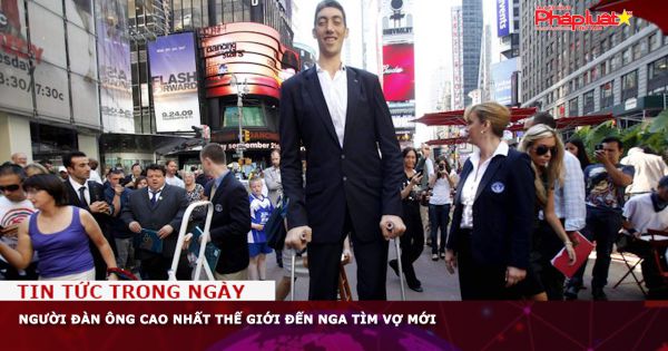 Người đàn ông cao nhất thế giới đến Nga tìm vợ mới