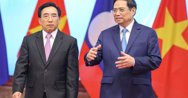 Việt Nam - Lào nhất trí đẩy mạnh kết nối kinh tế