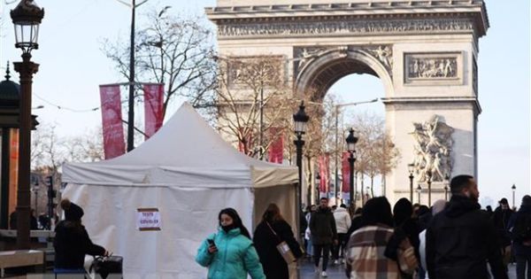 Hạ viện Pháp thông qua việc áp dụng thẻ thông hành vaccine