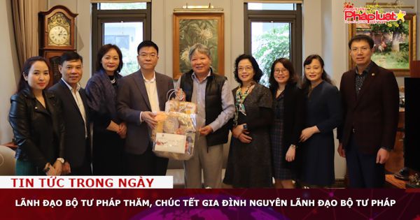 Lãnh đạo Bộ Tư pháp thăm, chúc Tết gia đình nguyên lãnh đạo Bộ Tư pháp