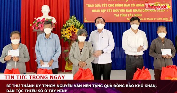 Bí thư Thành ủy TPHCM Nguyễn Văn Nên tặng quà đồng bào khó khăn, dân tộc thiểu số ở Tây Ninh