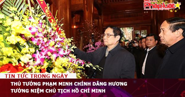 Thủ tướng Phạm Minh Chính dâng hương tưởng niệm Chủ tịch Hồ Chí Minh