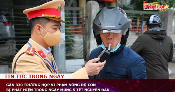 Gần 330 trường hợp vi phạm nồng độ cồn bị phát hiện trong ngày mùng 5 Tết Nguyên đán
