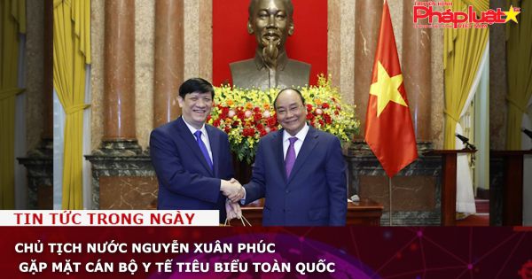 Chủ tịch nước Nguyễn Xuân Phúc gặp mặt cán bộ y tế tiêu biểu toàn quốc