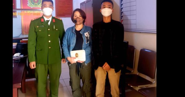 Nghệ An: Nhặt được số tiền lớn nhờ Công an xã tìm chủ nhân