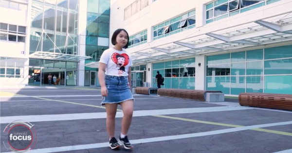 Vượt kỷ lục của chị gái, cô bé Việt 12 tuổi vào đại học top 1% thế giới