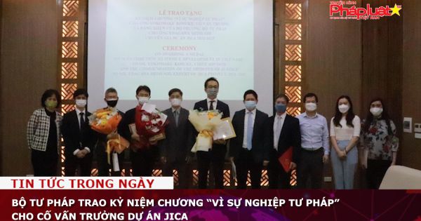 Bộ Tư Pháp trao Kỷ niệm chương “Vì sự nghiệp Tư pháp” cho Cố vấn trưởng Dự án JICA