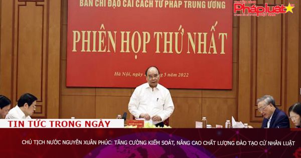 Chủ tịch nước Nguyễn Xuân Phúc: Tăng cường kiểm soát, nâng cao chất lượng đào tạo cử nhân luật