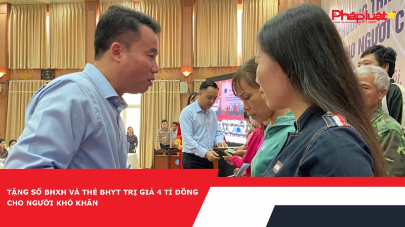Tặng sổ BHXH và thẻ BHYT trị giá 4 tỉ đồng cho người khó khăn