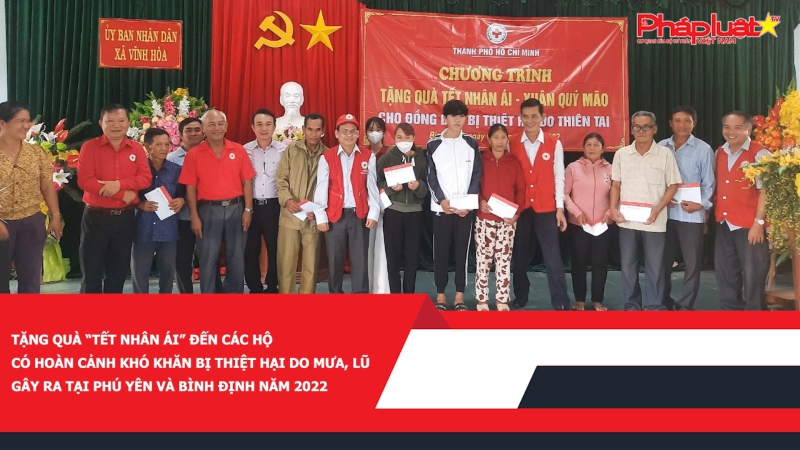 Tặng quà “Tết nhân ái” đến các hộ có hoàn cảnh khó khăn bị thiệt hại do mưa, lũ gây ra tại Phú Yên và Bình Định năm 2022
