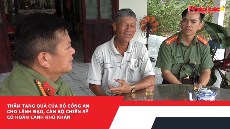 Thăm tặng quà của Bộ Công an cho lãnh đạo, cán bộ chiến sỹ có hoàn cảnh khó khăn