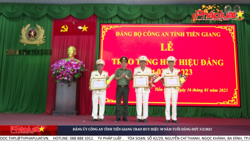 Đảng ủy Công an tỉnh Tiền Giang trao huy hiệu 30 năm tuổi ĐảngĐợt 3/2/2023