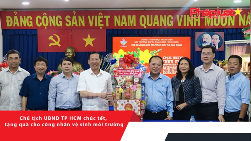 Chủ tịch UBND TP HCM chúc tết, tặng quà cho công nhân vệ sinh môi trường