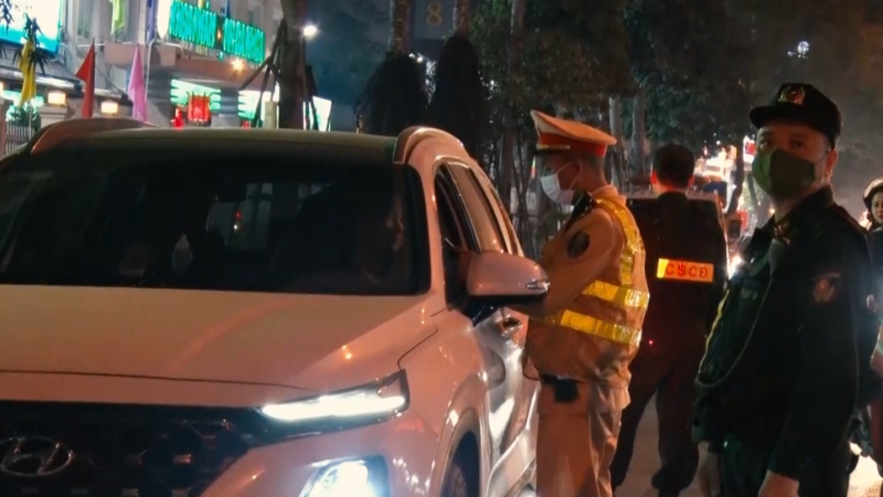 Hà Nội: Phòng CSGT CA TP Hà Nội đã xử lý vi phạm nồng độ cồn đảm bảo ATGT trên mọi tuyến đường