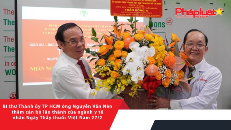 Bí thư Thành ủy TP HCM ông Nguyễn Văn Nên thăm cán bộ lão thành của ngành y tế nhân Ngày Thầy thuốc Việt Nam 27/2