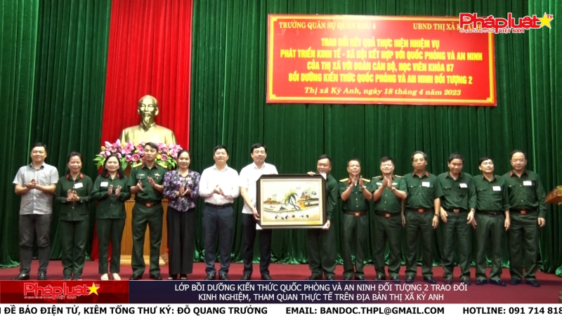 Lớp bồi dưỡng kiến thức Quốc phòng và An ninh đối tượng 2 trao đổi kinh nghiệm, tham quan thực tế trên địa bàn thị xã Kỳ Anh