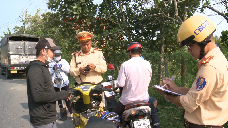 Huy động tối đa lực lượng điều tiết và xử lý vi phạm giao thông dịp lễ 30/4 và 1/5