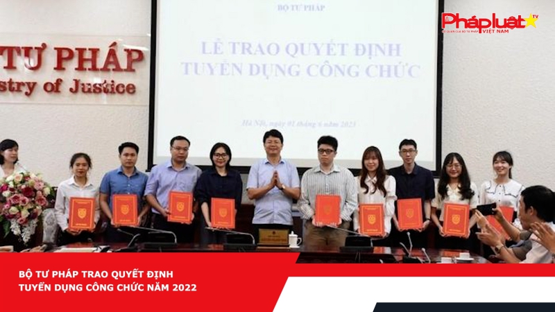 Bộ Tư pháp trao Quyết định tuyển dụng công chức năm 2022