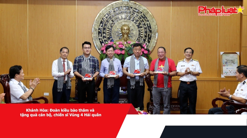 Khánh Hòa: Đoàn kiều bào thăm và tặng quà cán bộ, chiến sĩ Vùng 4 Hải quân
