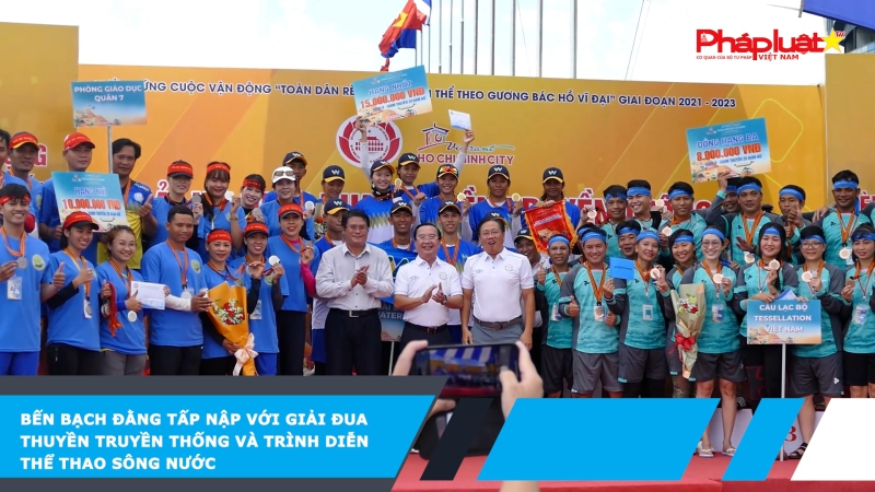 Bến Bạch Đằng tấp nập với giải đua thuyền truyền thống và trình diễn thể thao sông nước