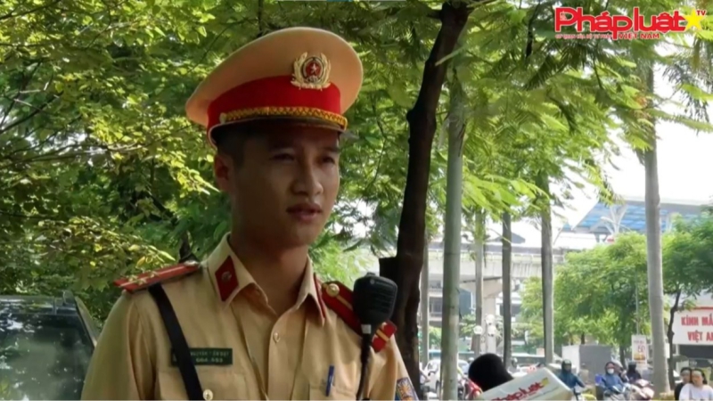 Đội CSGT số 6 - Phòng CSGT CA TP Hà Nội tăng cường tổng kiểm tra, kiểm soát xe ô tô kinh doanh vận tải hành khách và xe ô tô vận tải hàng hóa bằng container