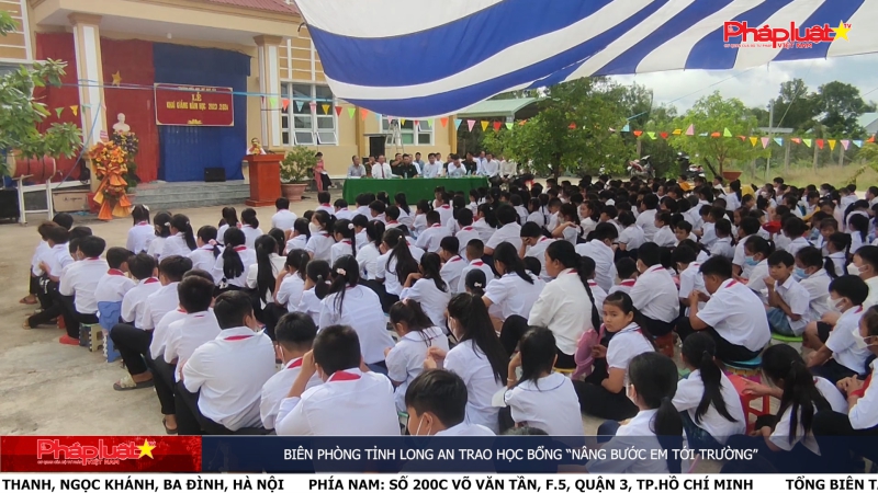 Biên phòng tỉnh Long An trao học bổng “Nâng bước em tới trường”