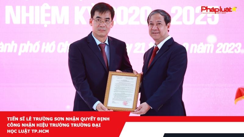 Tiến sĩ Lê Trường Sơn nhận Quyết định công nhận Hiệu trưởng Trường Đại học Luật TP.HCM