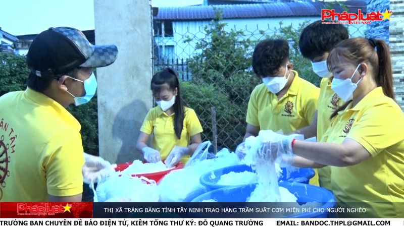 An ninh trật tự địa phương: Thị xã Trảng Bàng tỉnh Tây Ninh trao Hàng trăm suất cơm miễn phí cho người nghèo