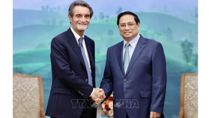 Thủ tướng Chính phủ Phạm Minh Chính tiếp Chủ tịch Vùng Lombardia, Italy