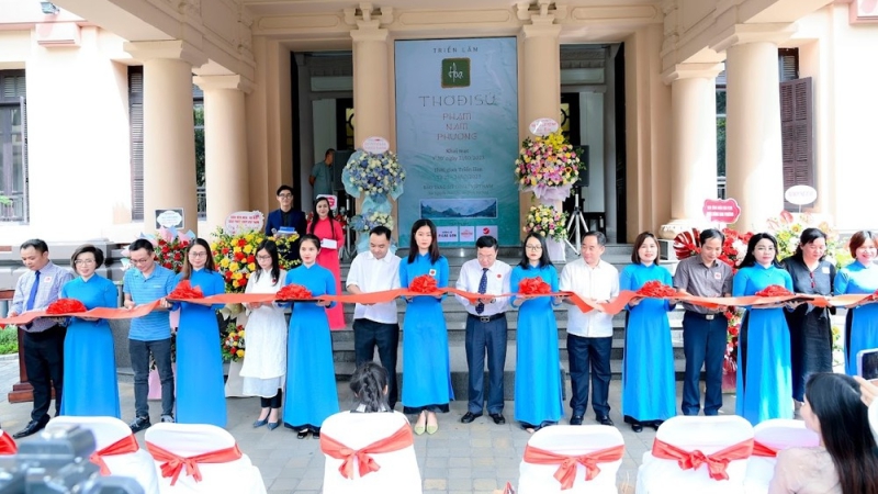 Độc Đáo triển lãm mỹ thuật “Hoạ - Thơ đi sứ” của tác giả trẻ Phạm Nam Phương