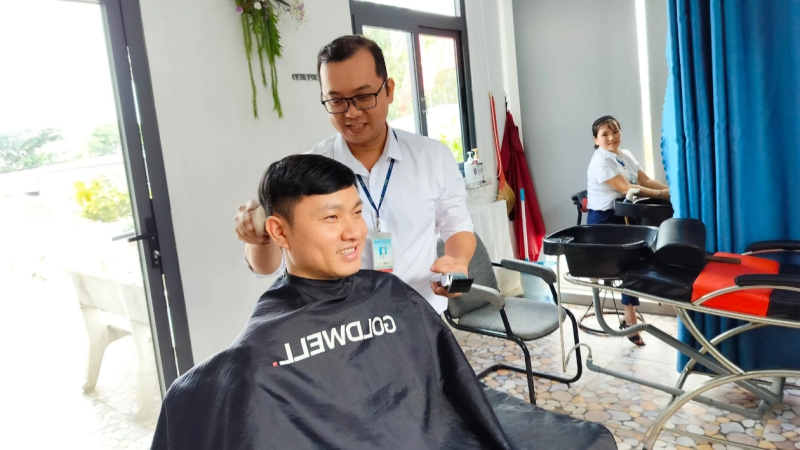 Công ty SAPUWA mở “spa” làm đẹp miễn phí cho công nhân suốt 17 năm