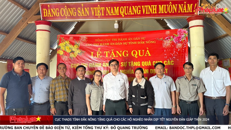 Cục THADS tỉnh Đắk Nông tặng quà cho các hộ nghèo nhân dịp Tết Nguyên đán Giáp Thìn 2024