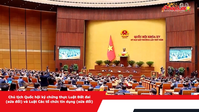 Chủ tịch Quốc hội ký chứng thực Luật Đất đai (sửa đổi) và Luật Các tổ chức tín dụng (sửa đổi)