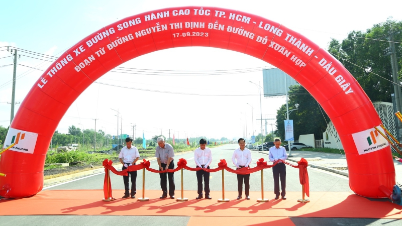 Thông xe đường Song hành dọc theo cao tốc thành phố Hồ Chí Minh - Long Thành - Dầu Giây