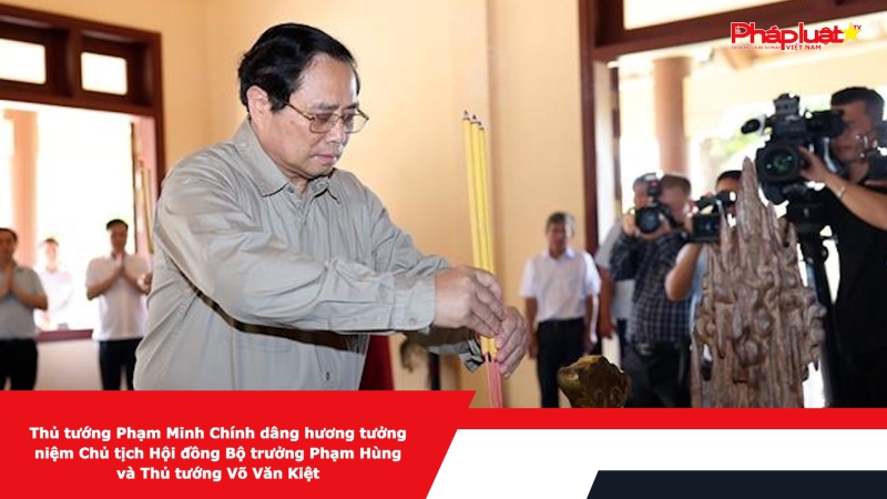 Thủ tướng Phạm Minh Chính dâng hương tưởng niệm Chủ tịch Hội đồng Bộ trưởng Phạm Hùng và Thủ tướng Võ Văn Kiệt