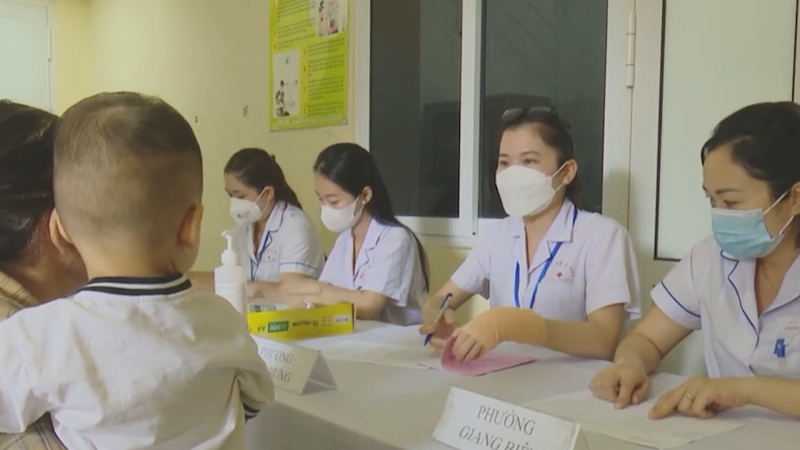 Bản tin Y tế ngày 30/4/2024: “Sở y tế Hà Nội cảnh báo số ca mắc và ổ dịch tay chân miệng tăng cao.”