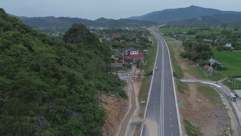 Bản tin ATGT số 70 ngày 14/5: “Dự án cao tốc Bắc-Nam phải đồng bộ hệ thống giám sát, điều hành giao thông”