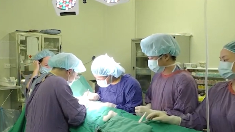 Bản tin Y tế ngày 23/05/2024: “Kỳ tích cứu sống bé gái 3 tuổi bị xe công nông cán qua người”