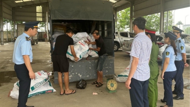 Bản tin ATTP ngày 27/5/2024: Thanh Hóa: Bắt giữ 1,6 tấn bì lợn bốc mùi chuẩn bị tuồn vào thị trường.